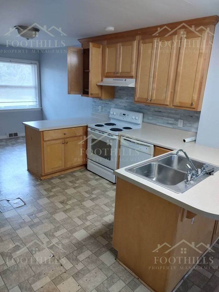 2712 Cedar Ln #B - Photo 5 of 14