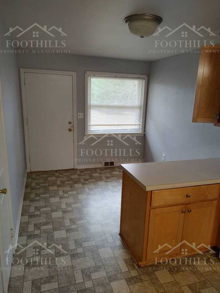 2712 Cedar Ln #B - Photo 6 of 14