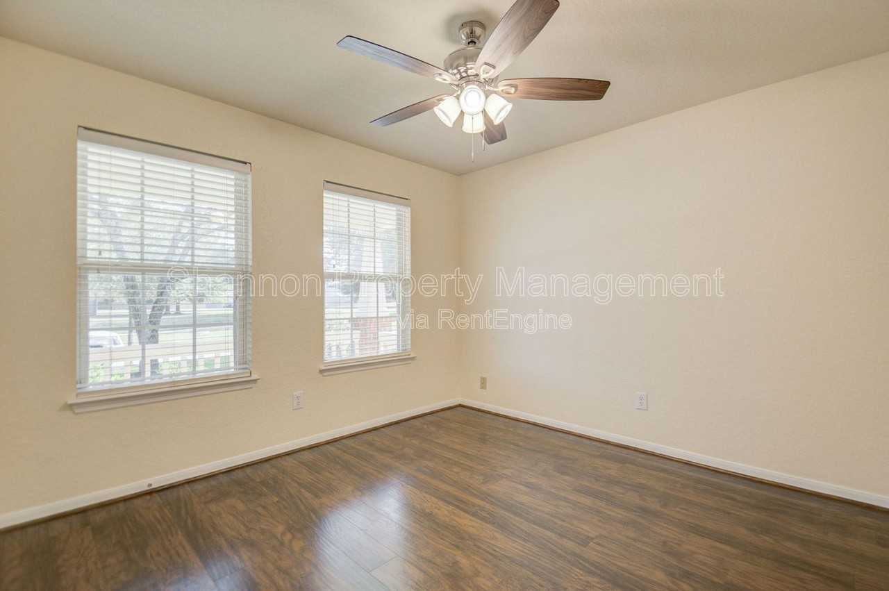 17523 Cypress Orchard Ln - Photo 5 of 25