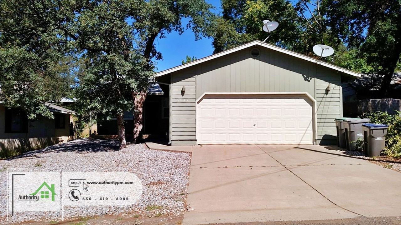 3847 Red Bluff St - Photo 2 of 7