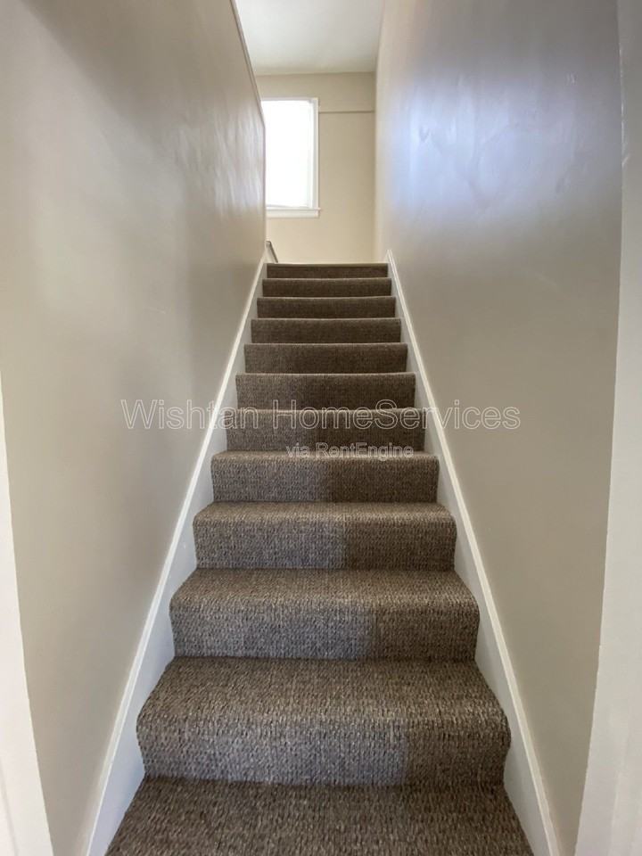 427 W Murray St - Photo 3 of 10