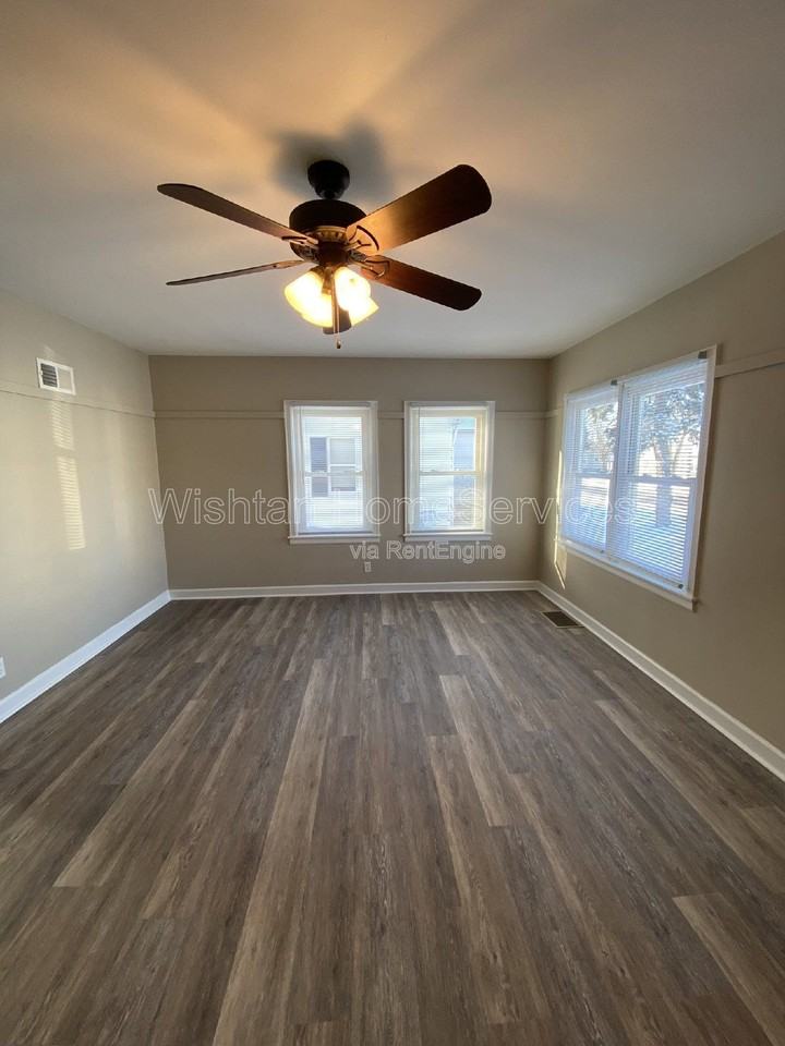 427 W Murray St - Photo 4 of 10