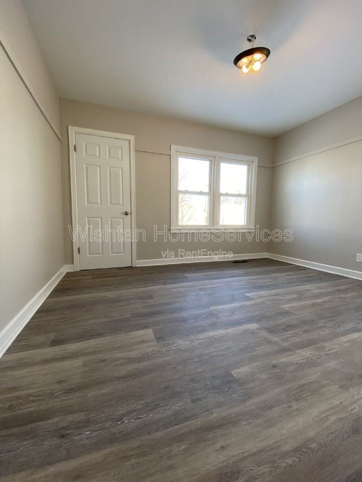 427 W Murray St - Photo 6 of 10