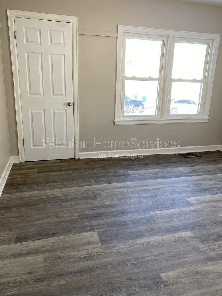 427 W Murray St - Photo 7 of 10