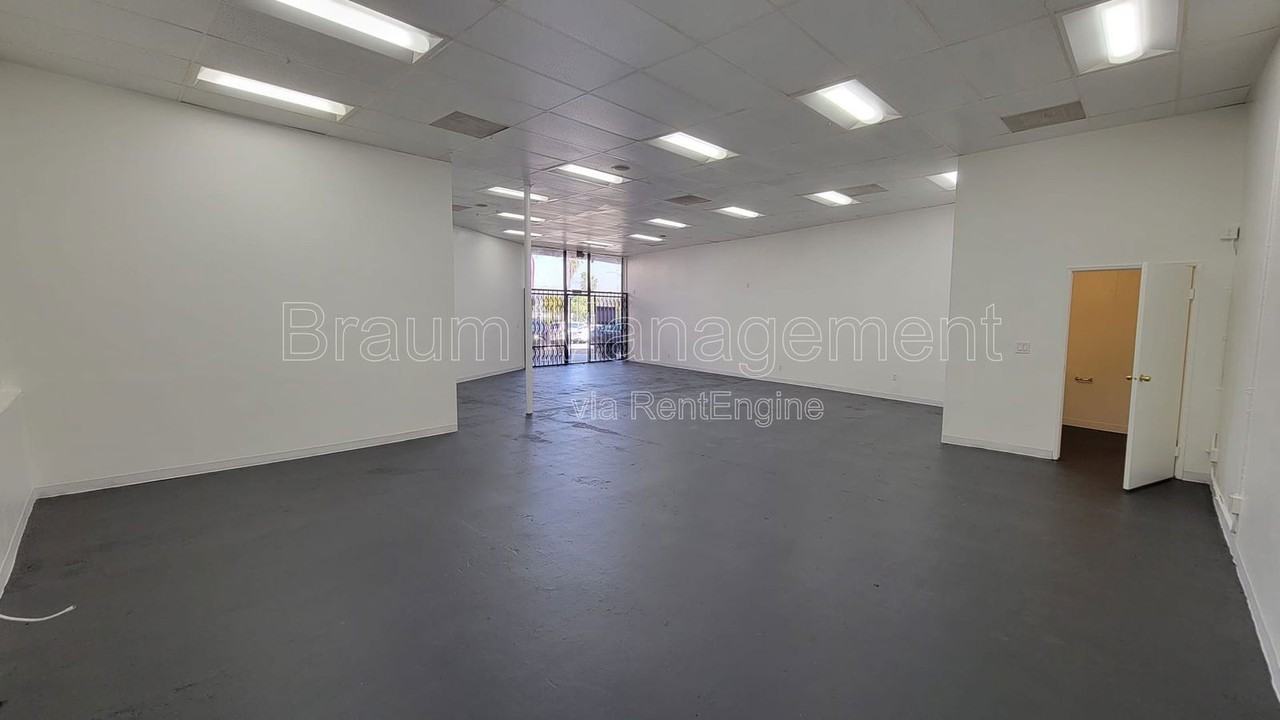 11300 Ventura Blvd - Photo 2 of 10