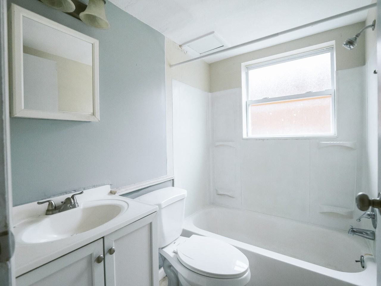 3605 E 5th St #D - Photo 4 of 6