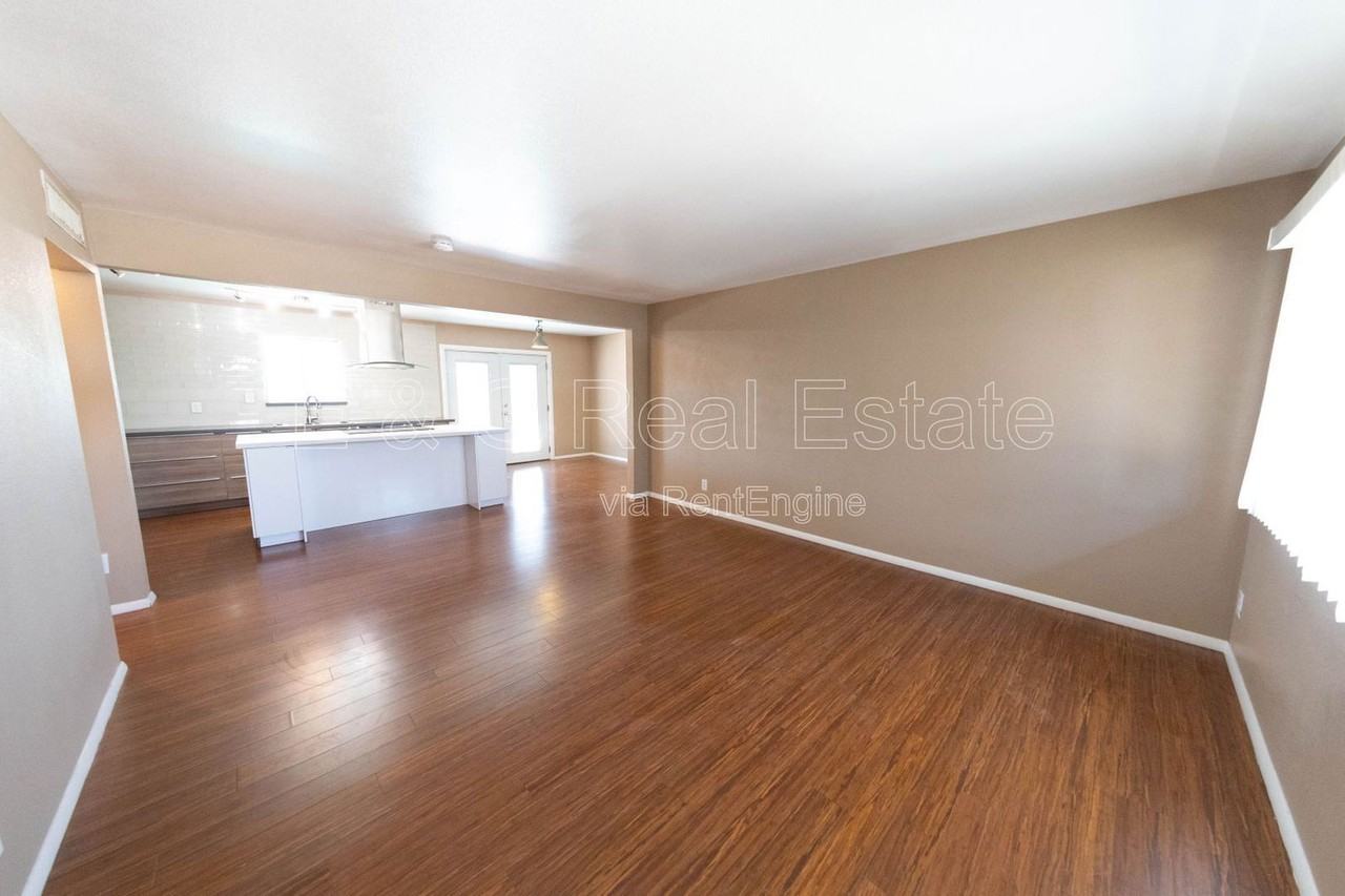 1149 W 10th St - Photo 6 of 22