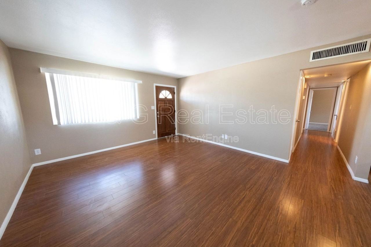 1149 W 10th St - Photo 7 of 22