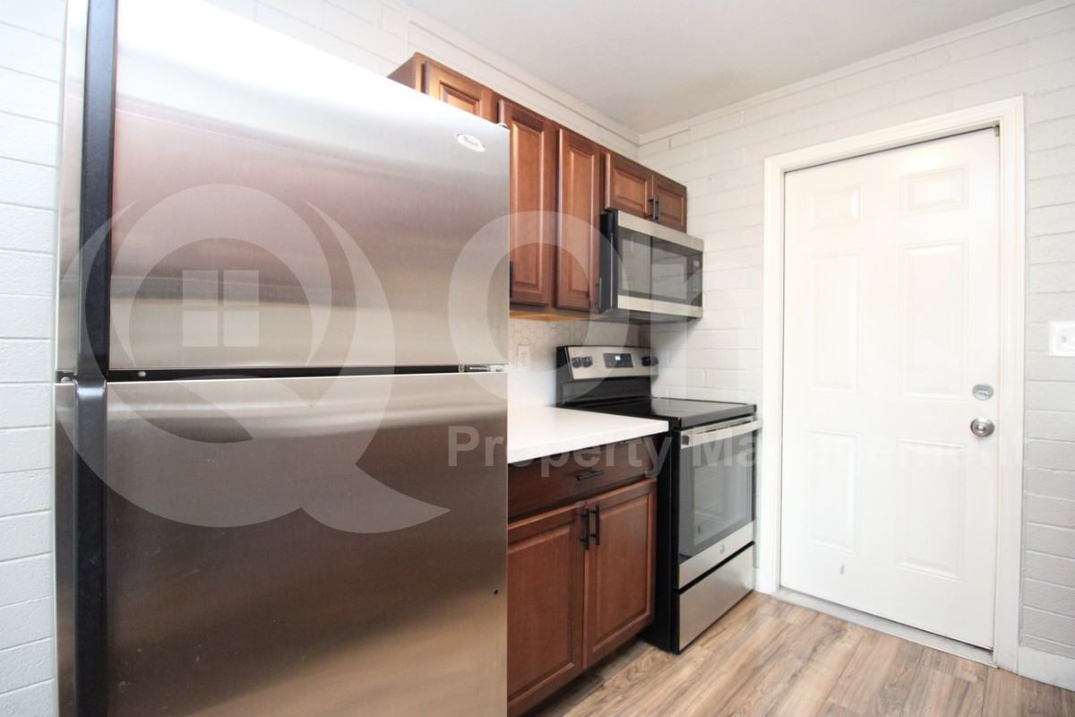 6040 N 21st Ave #8 - Photo 3 of 12