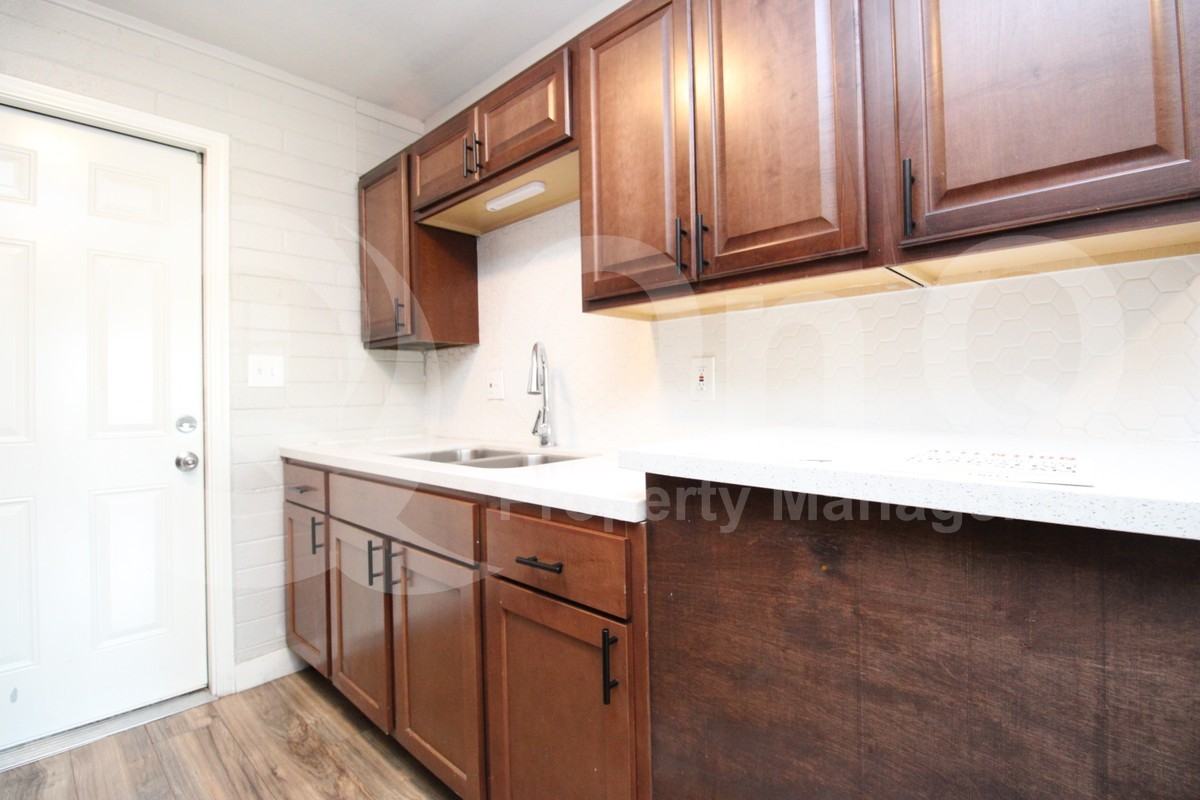 6040 N 21st Ave #8 - Photo 4 of 12