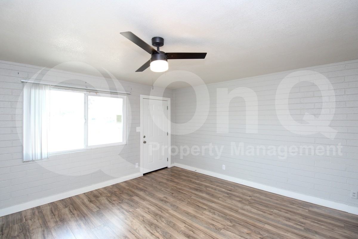 6040 N 21st Ave #8 - Photo 6 of 12