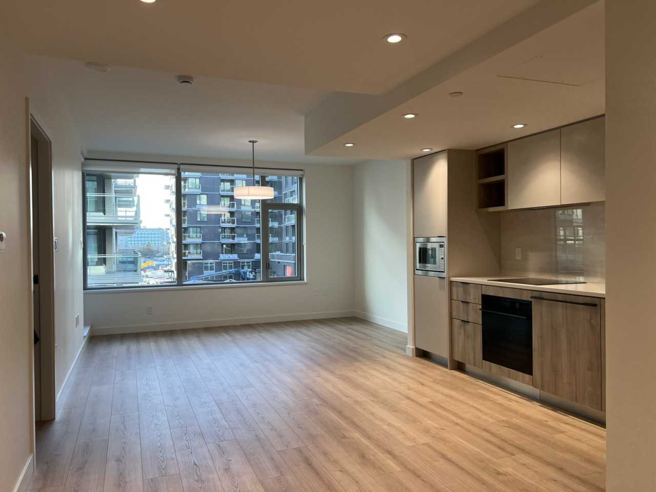 755 Harbourside Dr - Photo 3 of 18