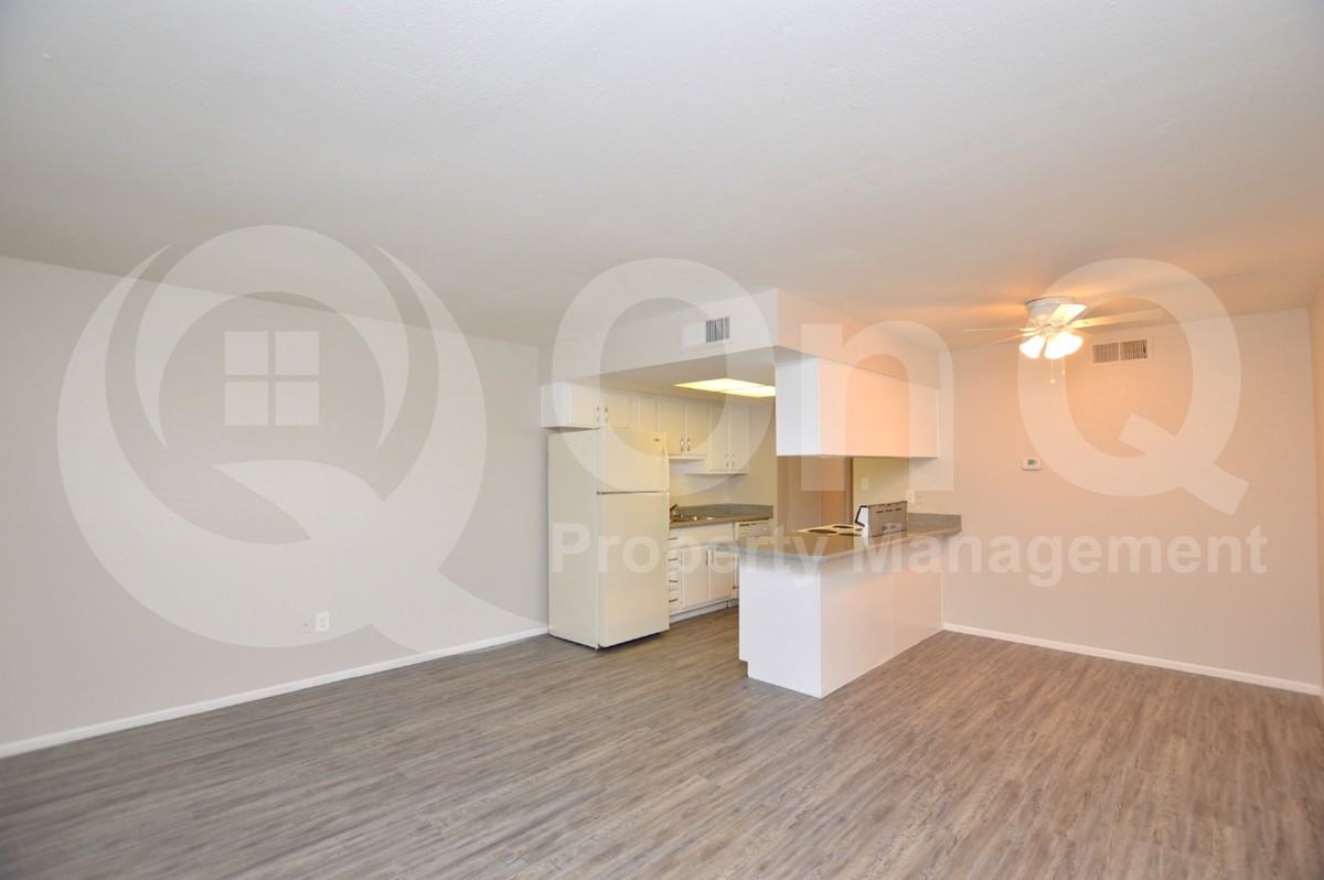 3002 E Waltann Ln #4 - Photo 3 of 9