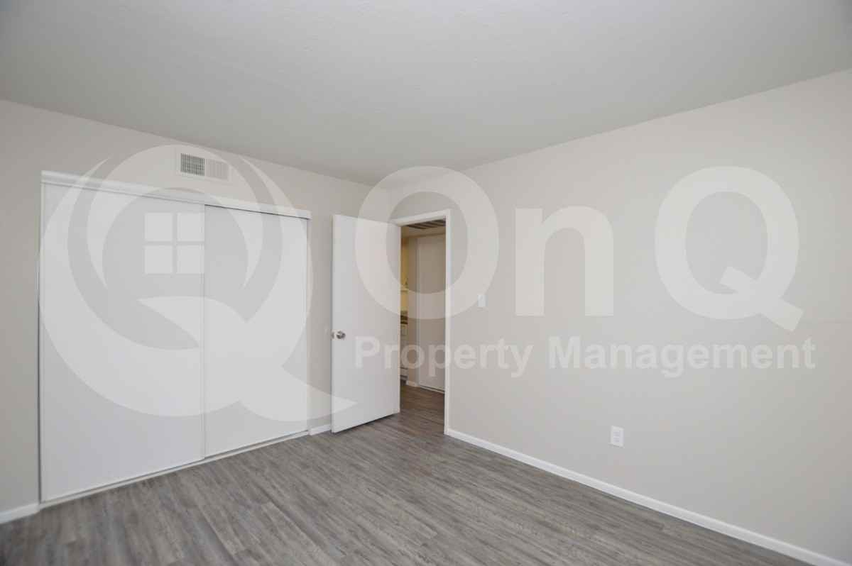 3002 E Waltann Ln #4 - Photo 5 of 9