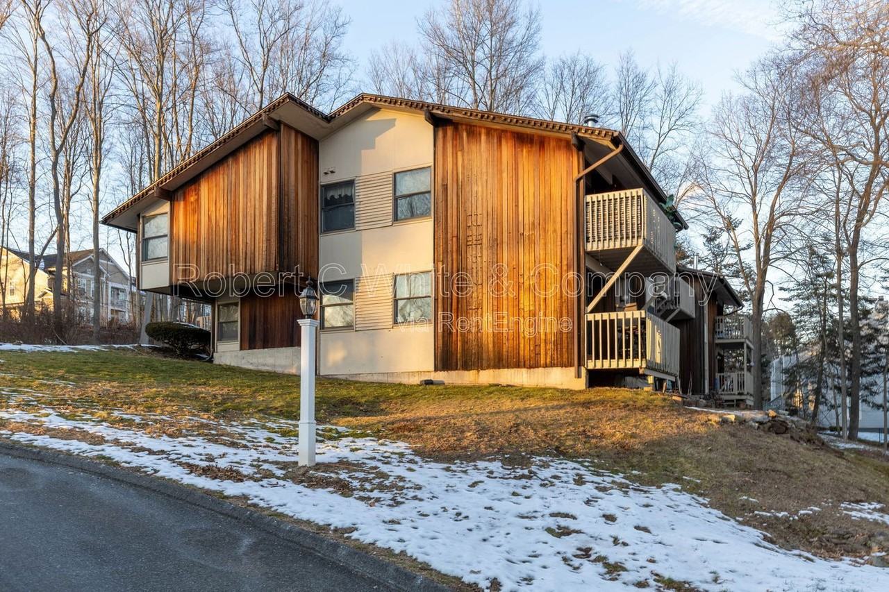 7 Country Squire Dr #G - Photo 3 of 13