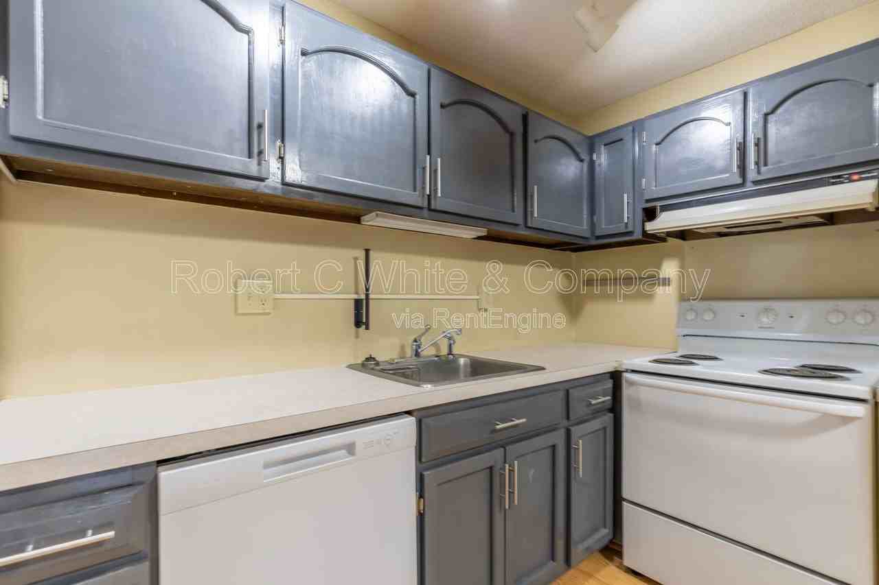 7 Country Squire Dr #G - Photo 5 of 13