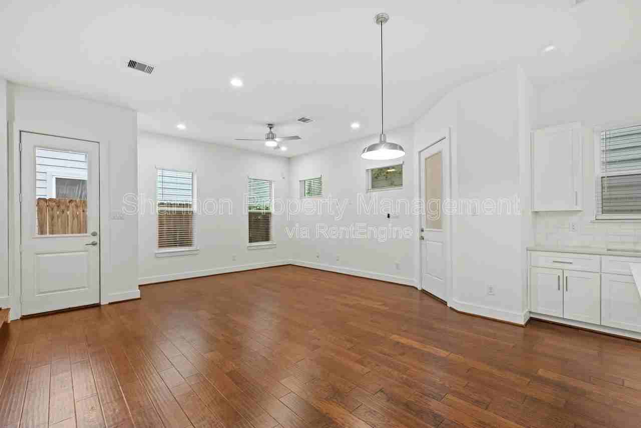 847 Rachel St #D - Photo 3 of 36