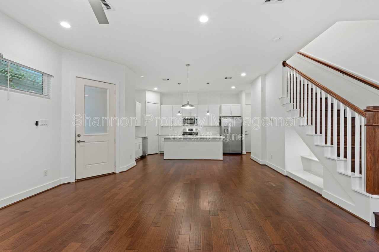 847 Rachel St #D - Photo 4 of 36