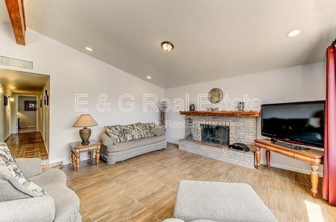 137 E Fremont Dr - Photo 5 of 32