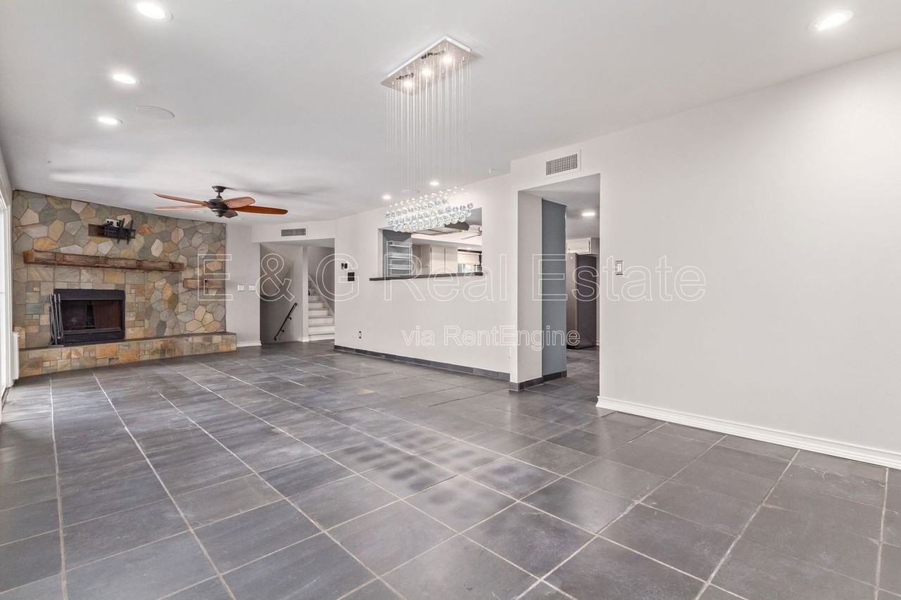 1640 E La Jolla Dr - Photo 2 of 34