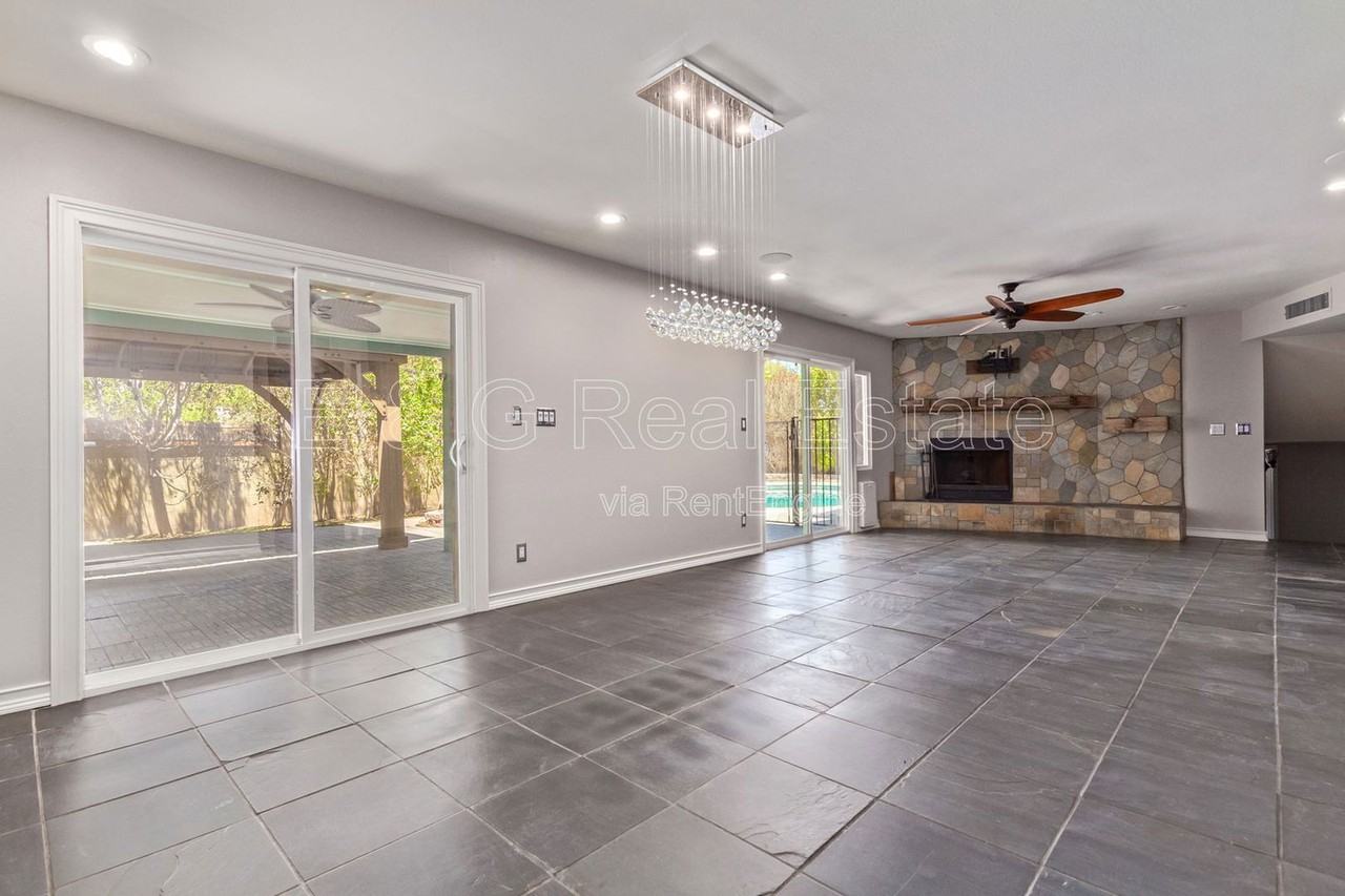 1640 E La Jolla Dr - Photo 3 of 34