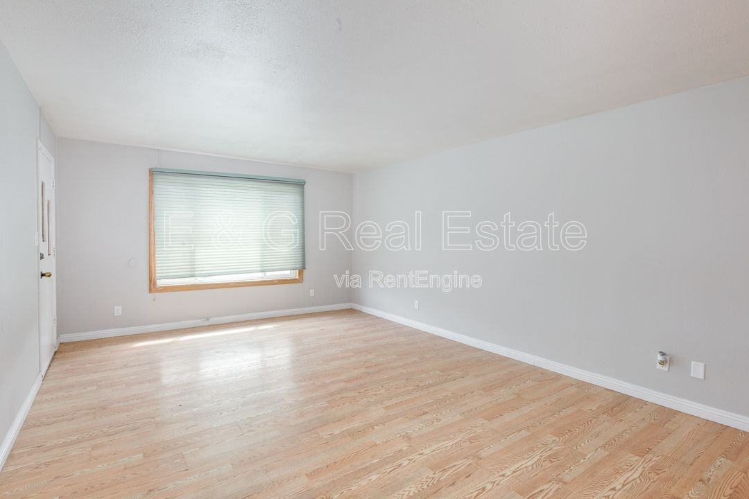 1722 E Broadmor Dr - Photo 3 of 19