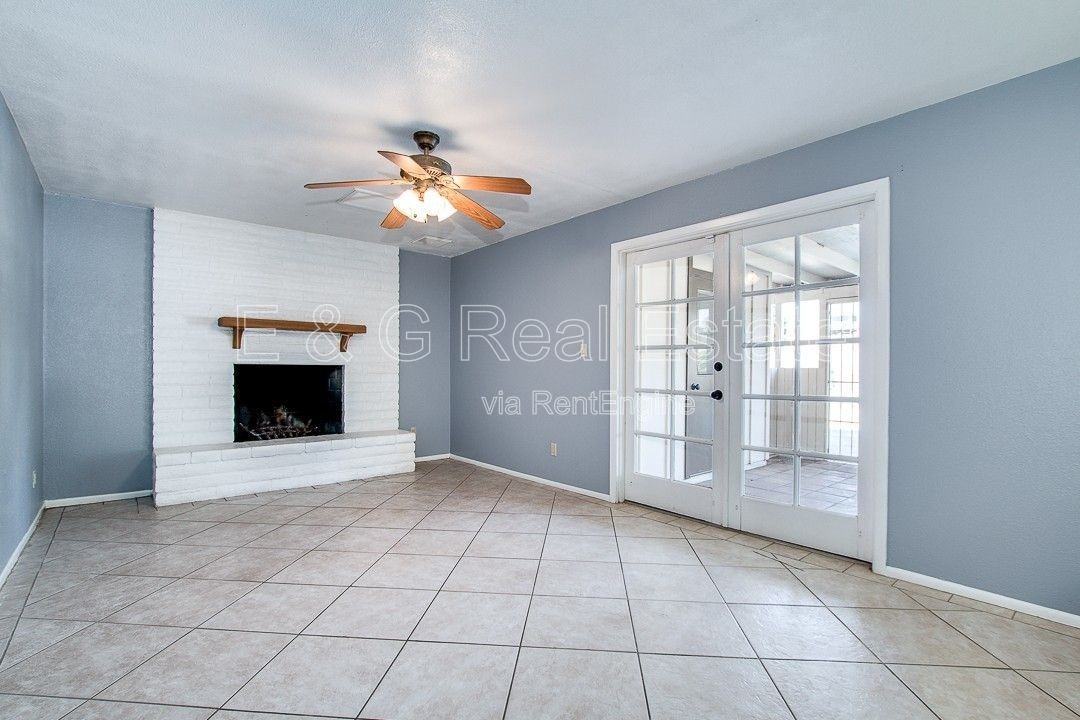 2138 E Fremont Dr - Photo 4 of 18