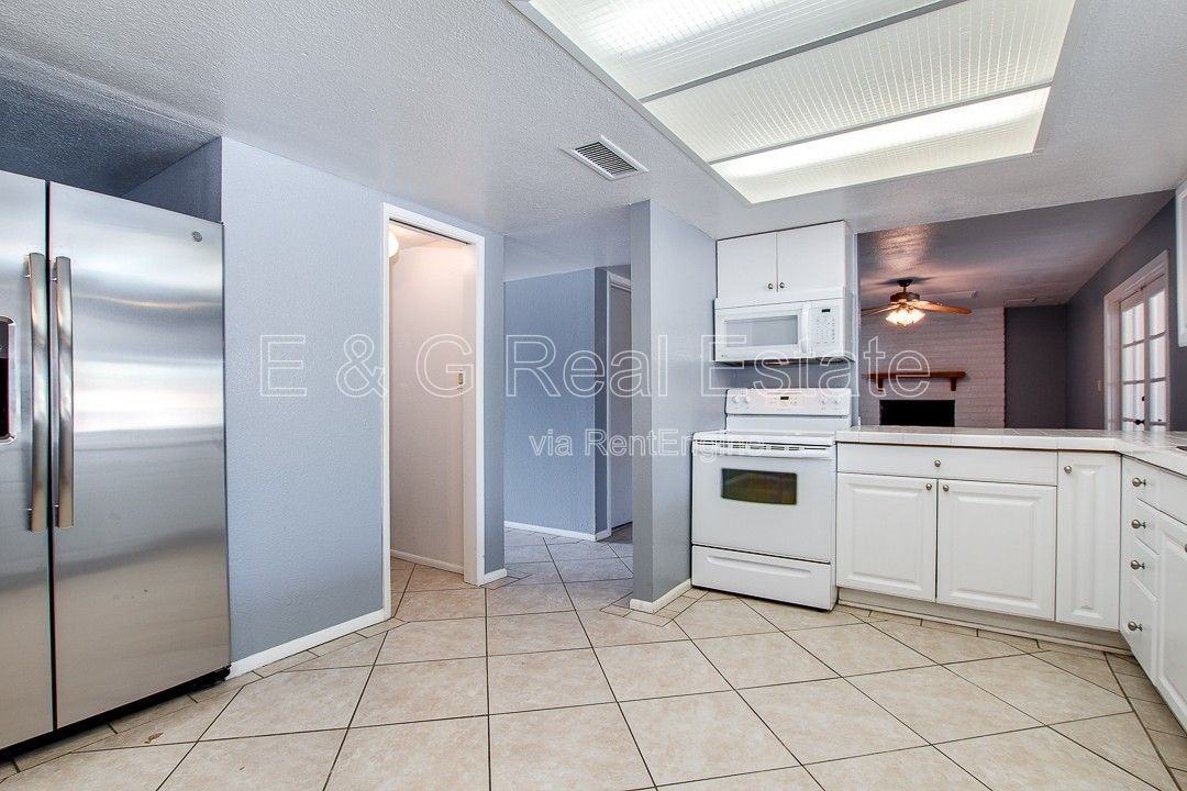 2138 E Fremont Dr - Photo 6 of 18