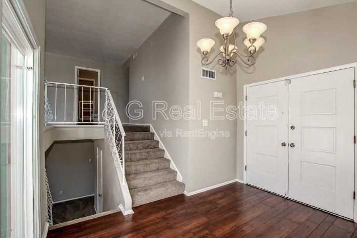417 E Greenway Dr - Photo 4 of 27