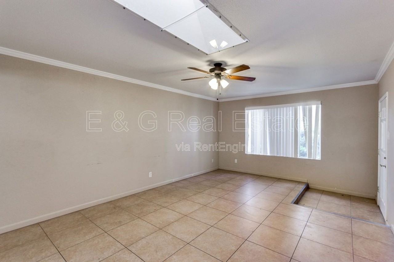 211 E Geneva Dr - Photo 6 of 27