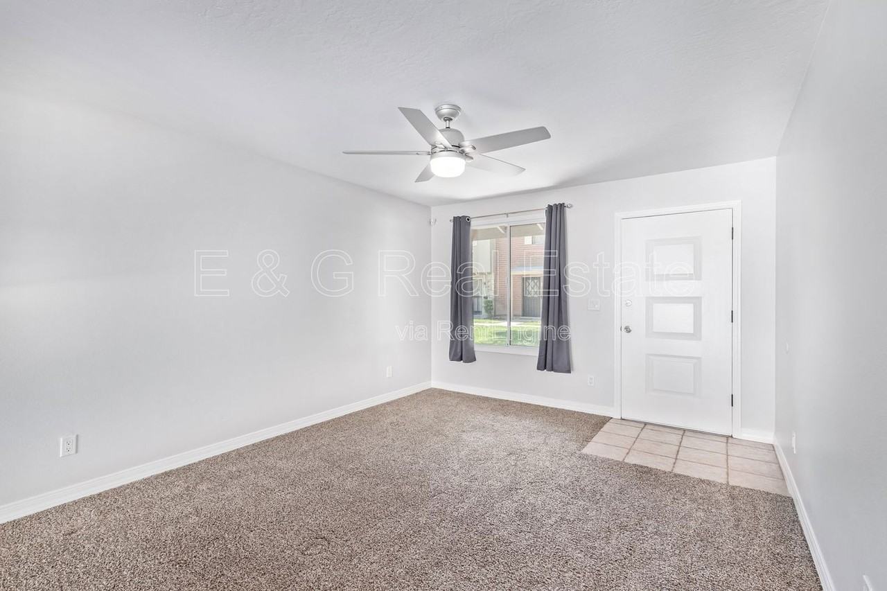 3905 S Mill Ave - Photo 3 of 24