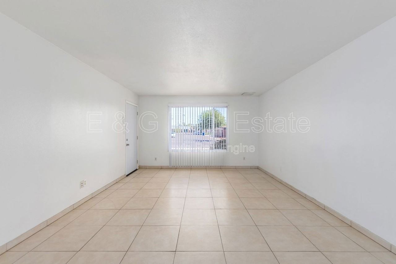 1348 E Broadmor Dr - Photo 4 of 33