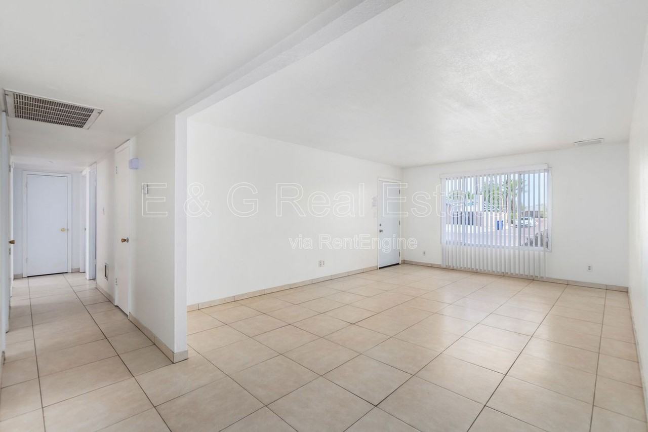 1348 E Broadmor Dr - Photo 5 of 33