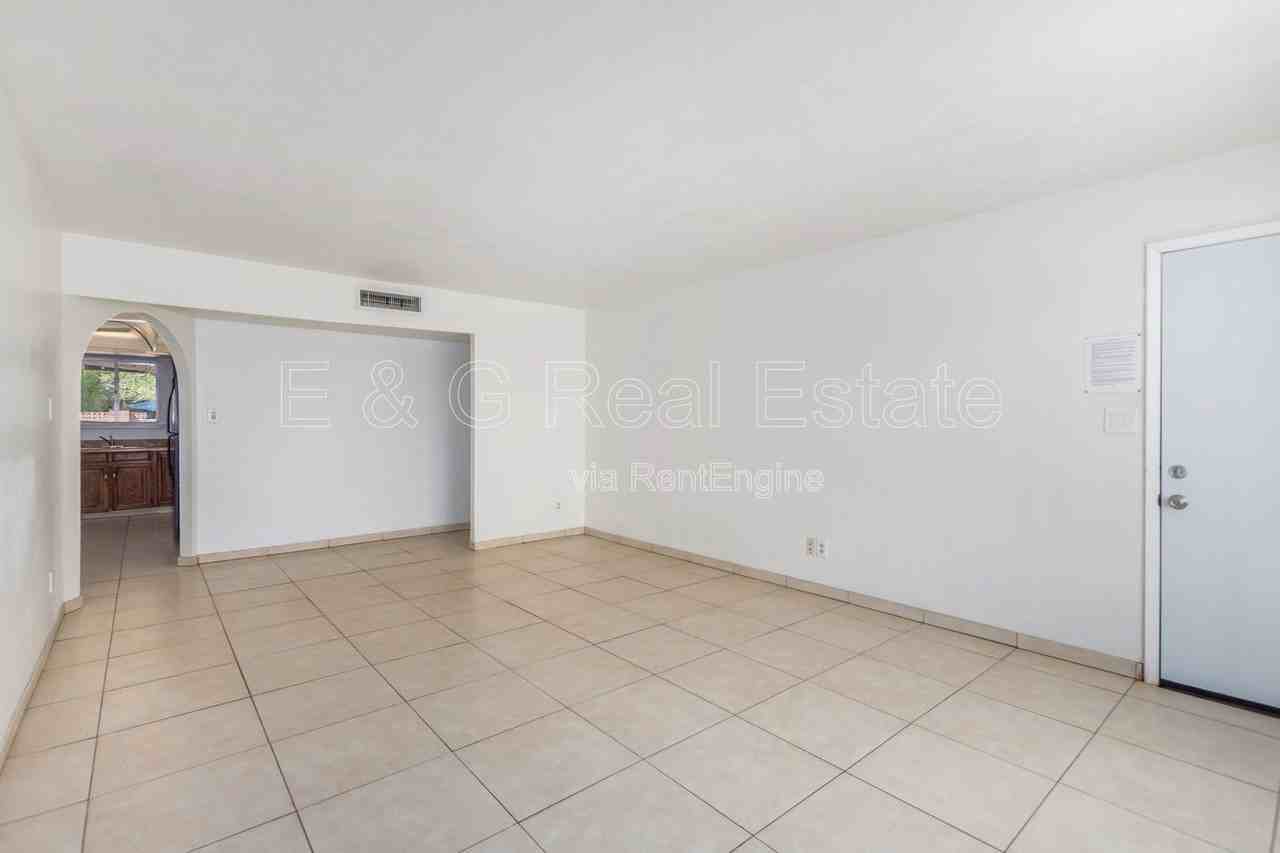 1348 E Broadmor Dr - Photo 6 of 33