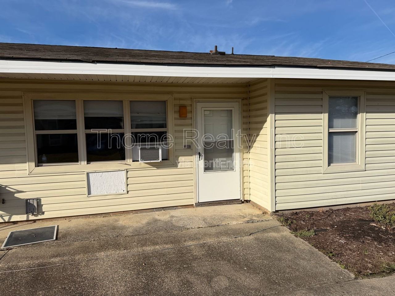 402 E Northern Blvd #31 - Photo 2 of 10