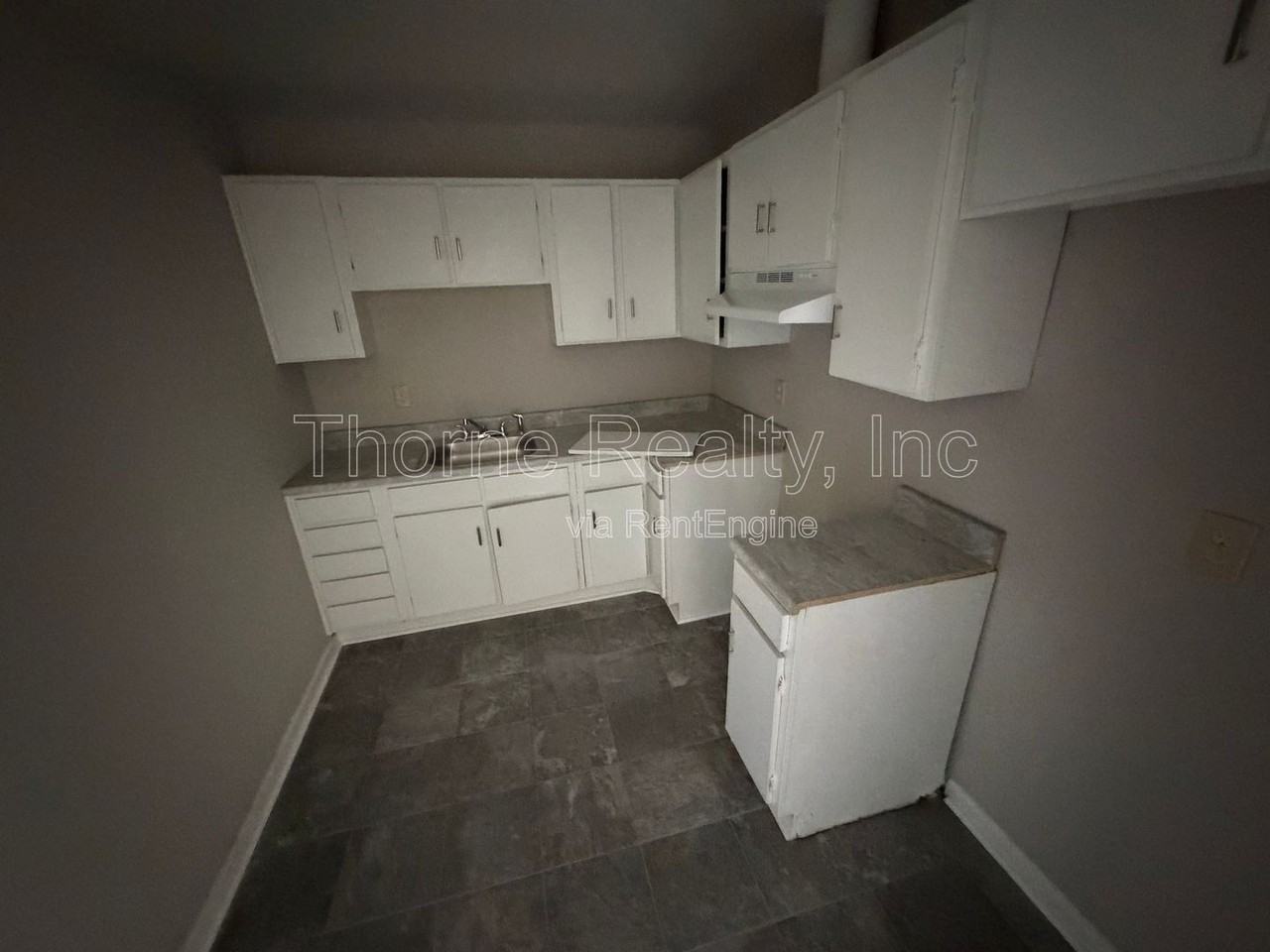 402 E Northern Blvd #31 - Photo 3 of 10