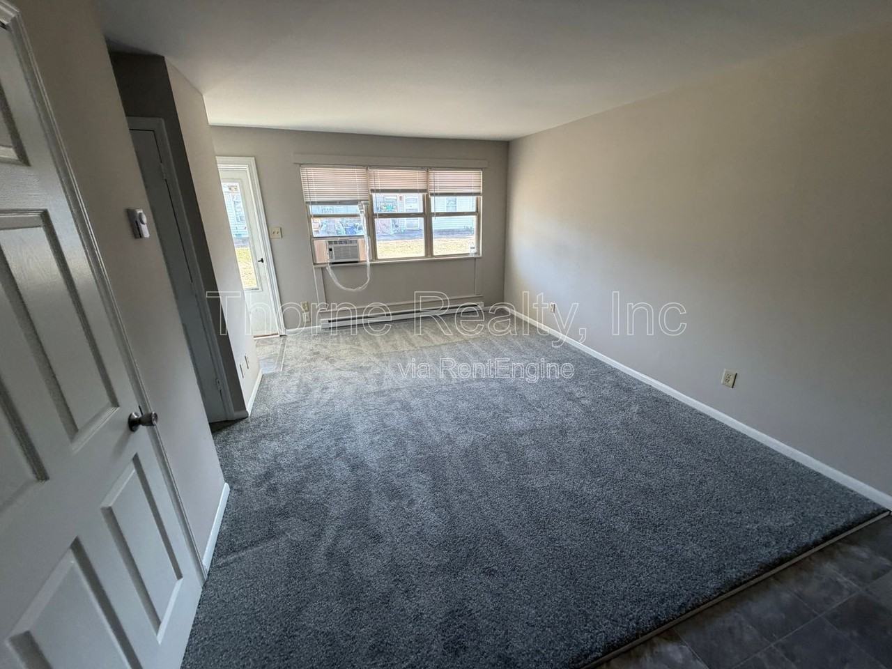 402 E Northern Blvd #31 - Photo 4 of 10