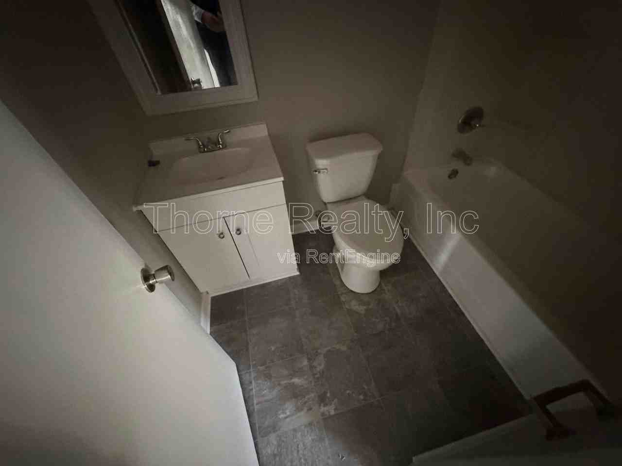 402 E Northern Blvd #31 - Photo 5 of 10