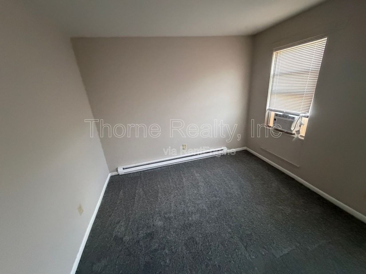 402 E Northern Blvd #31 - Photo 7 of 10