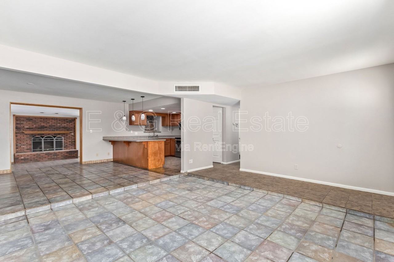 1918 E Palmcroft Dr - Photo 7 of 32