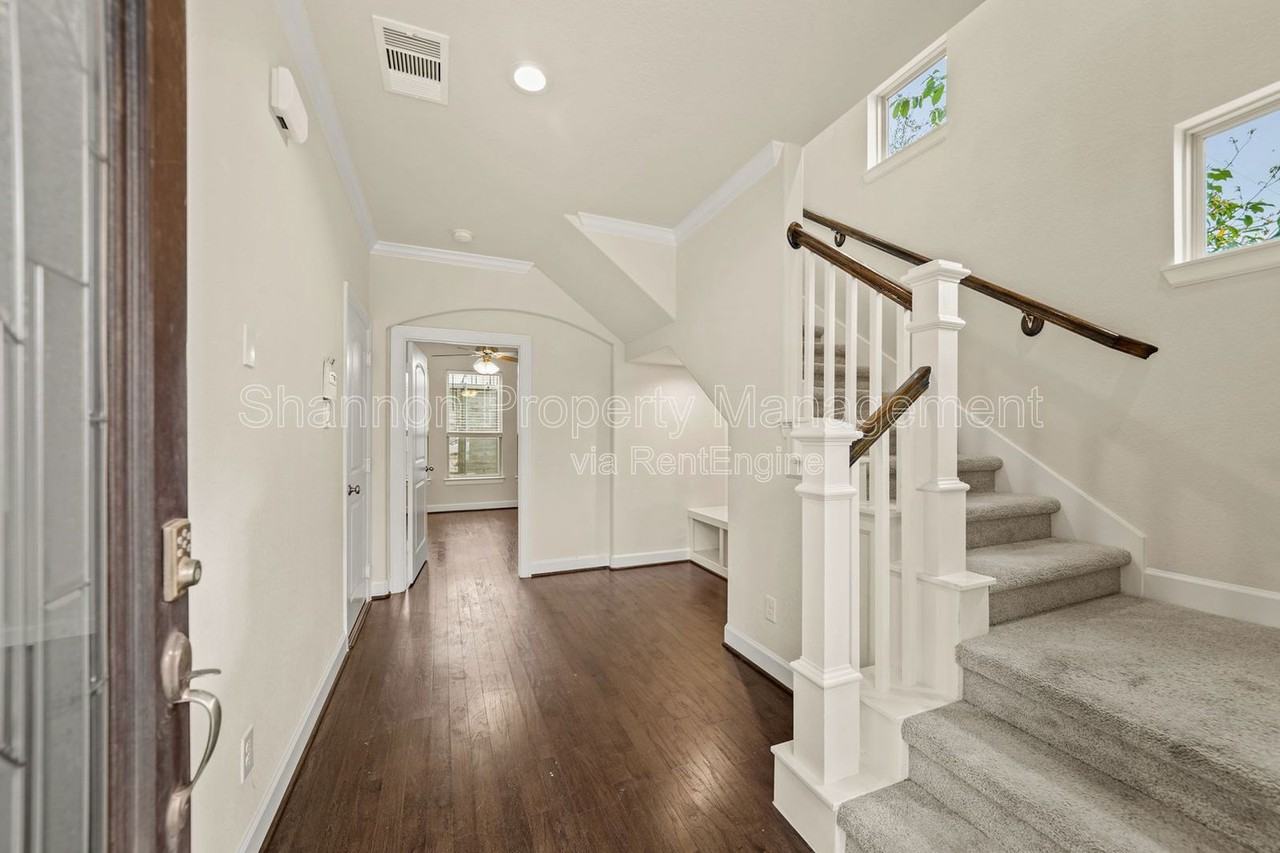 2025 Cambridge Heights Pl - Photo 3 of 28