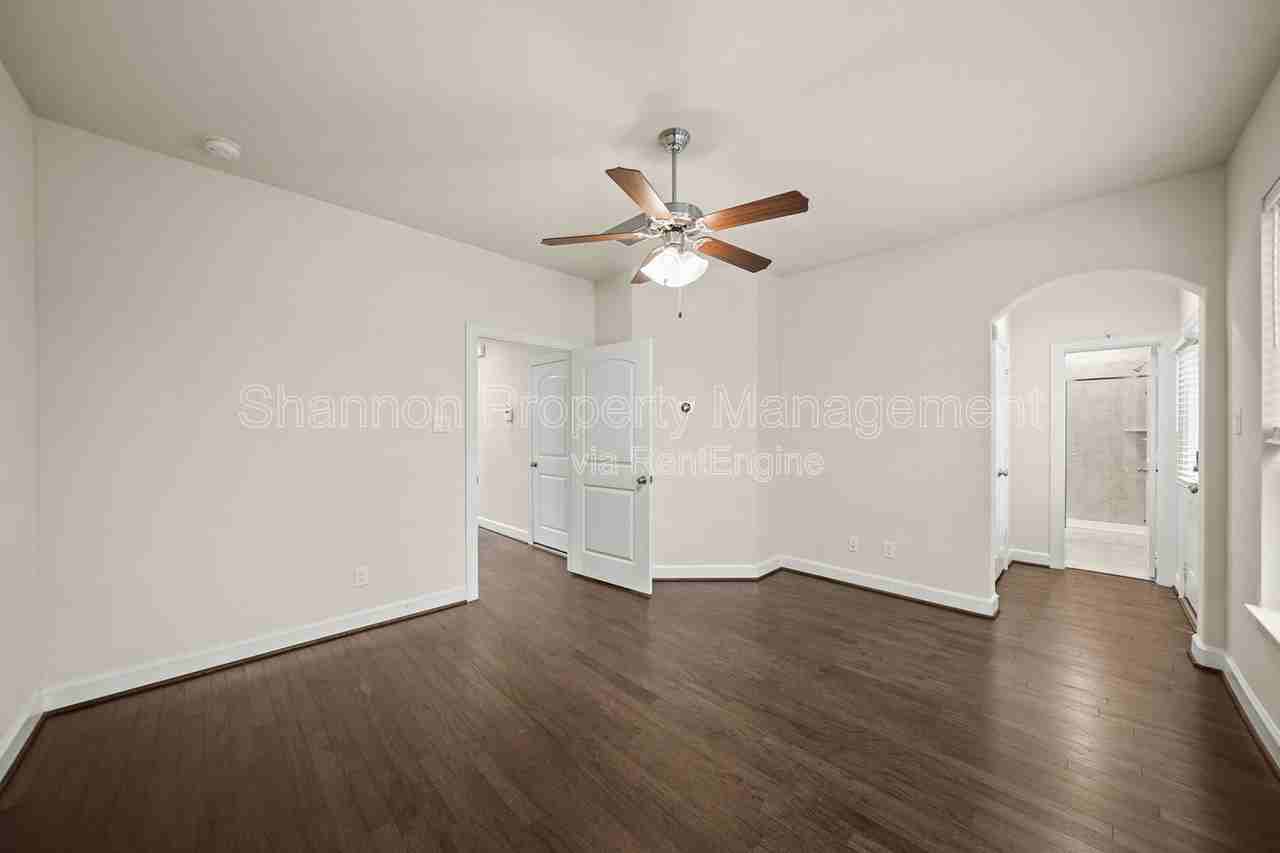 2025 Cambridge Heights Pl - Photo 6 of 28