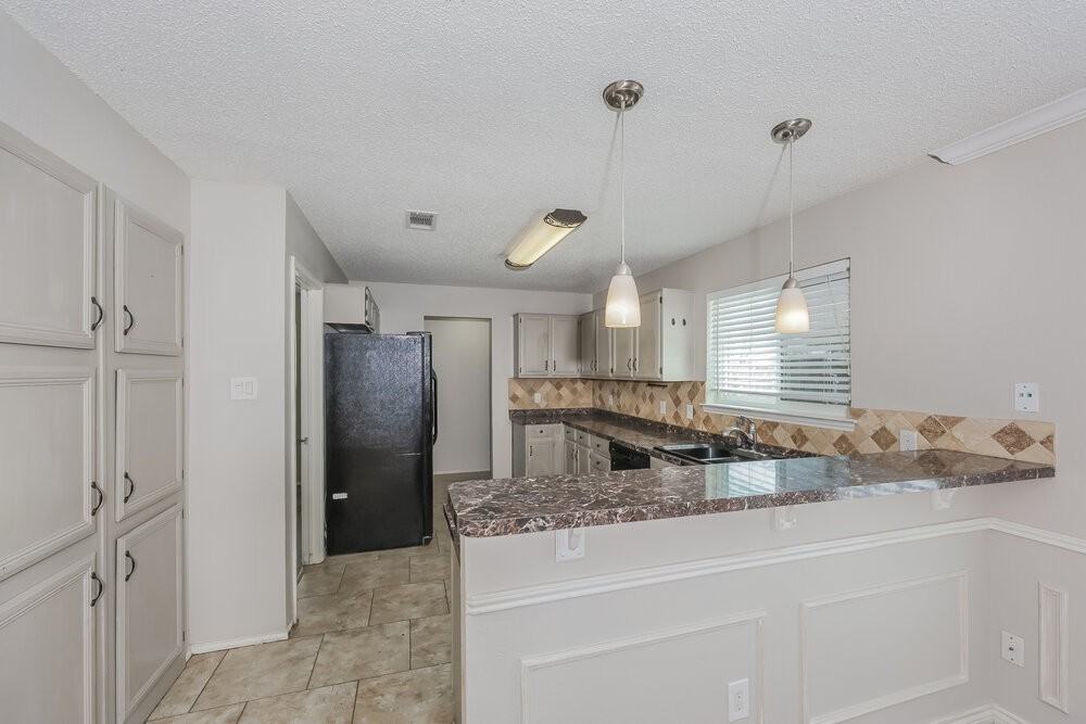 5024 Flat Creek Dr - Photo 5 of 17