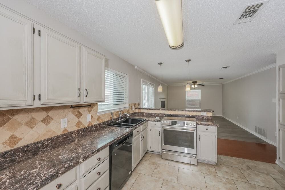 5024 Flat Creek Dr - Photo 6 of 17