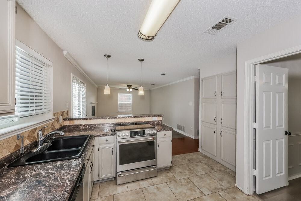 5024 Flat Creek Dr - Photo 7 of 17