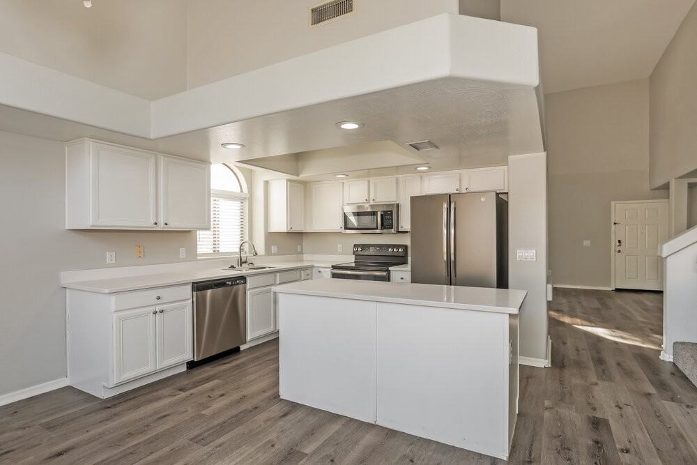 7592 W Marlette Ave - Photo 7 of 17