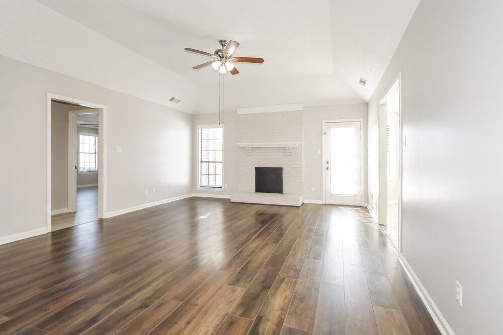 4879 Baywood Dr - Photo 3 of 16