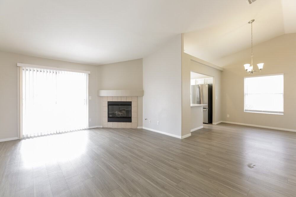 541 Vantage Ave - Photo 4 of 16