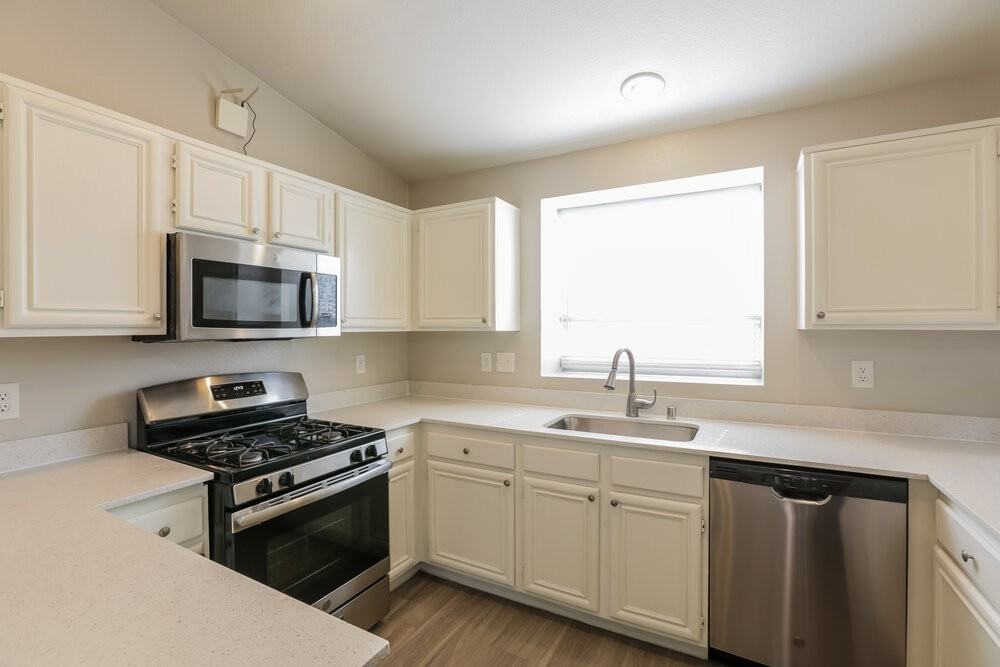 541 Vantage Ave - Photo 7 of 16