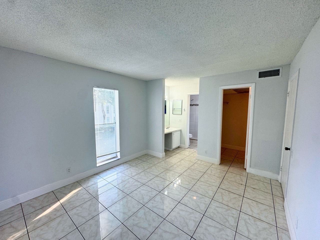 4443 Treehouse Ln #20H - Photo 5 of 13